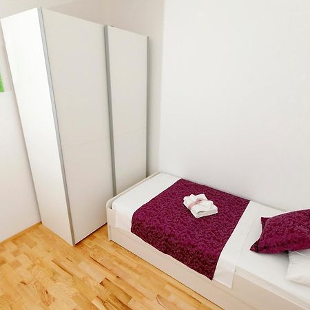 Apartments Sara & Nina Омиш Экстерьер фото