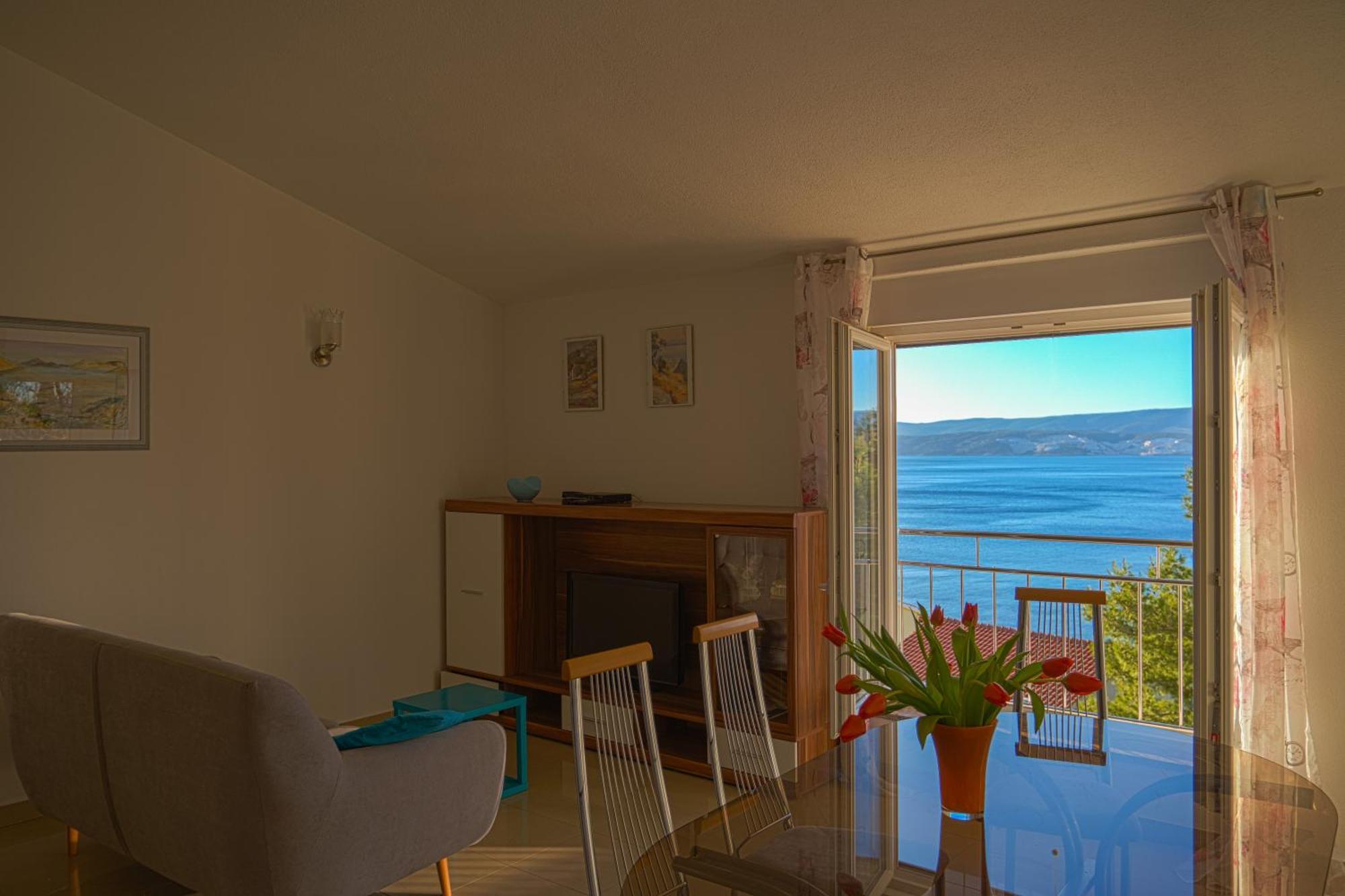 Apartments Sara & Nina Омиш Экстерьер фото