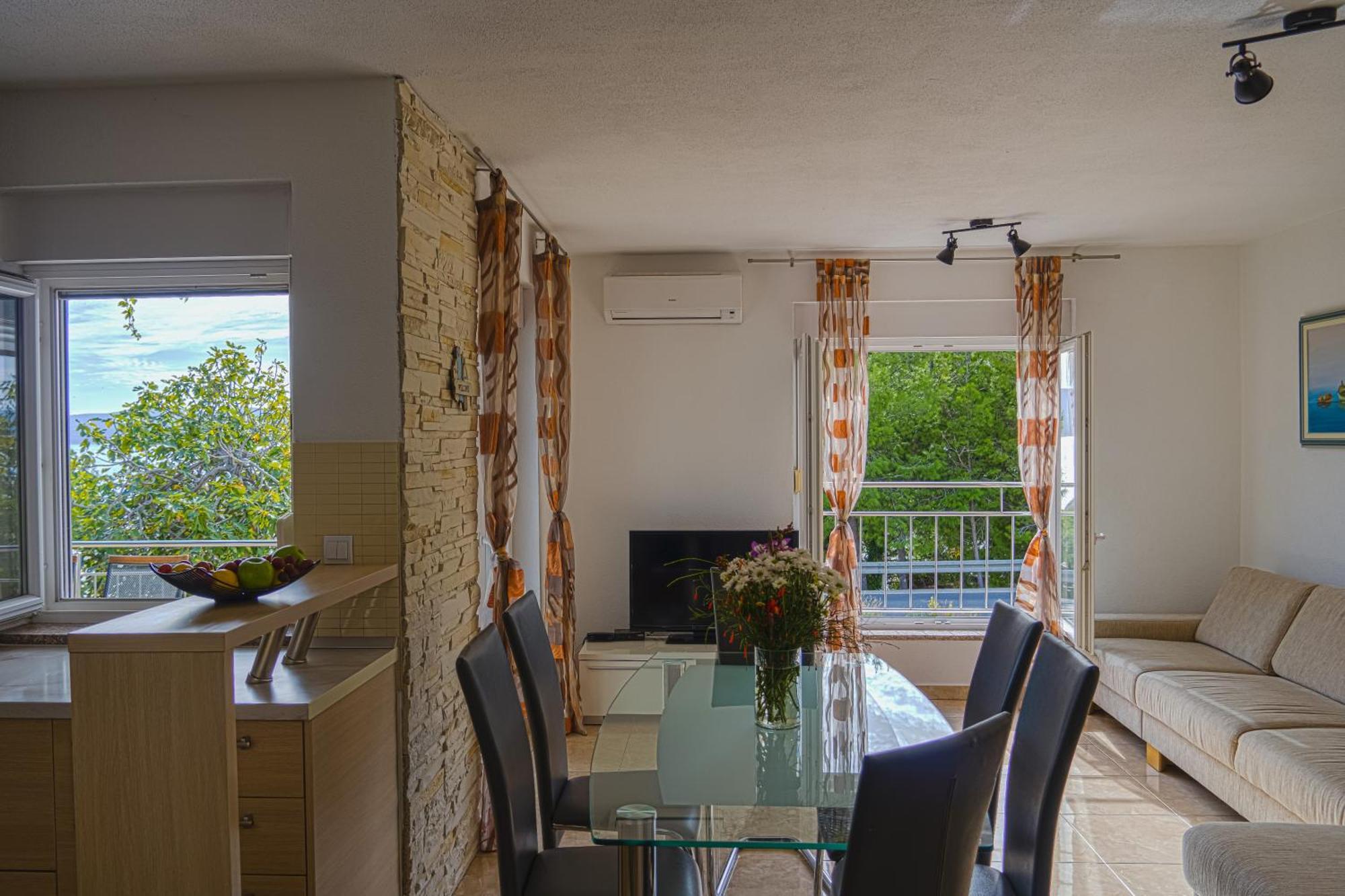 Apartments Sara & Nina Омиш Экстерьер фото