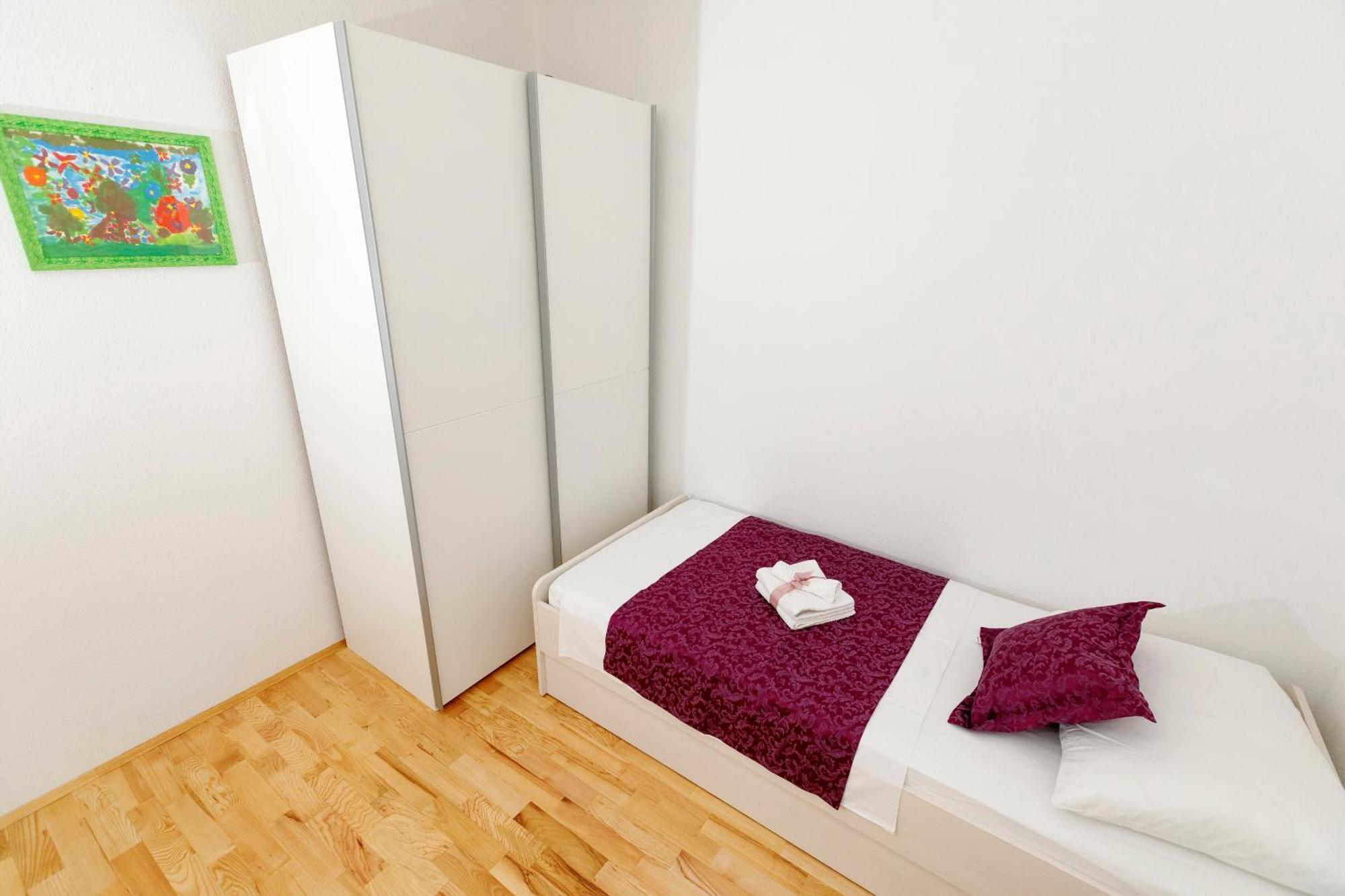 Apartments Sara & Nina Омиш Экстерьер фото