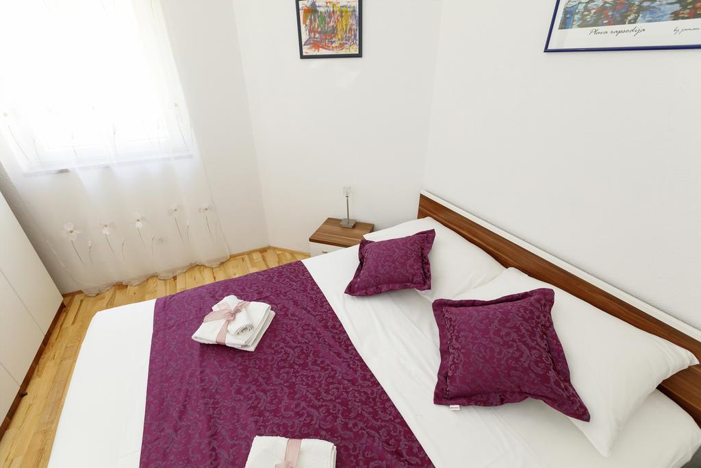 Apartments Sara & Nina Омиш Экстерьер фото