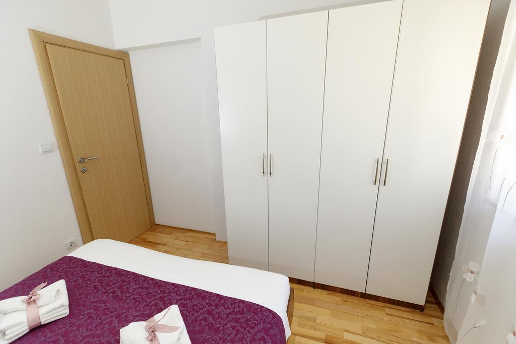 Apartments Sara & Nina Омиш Экстерьер фото