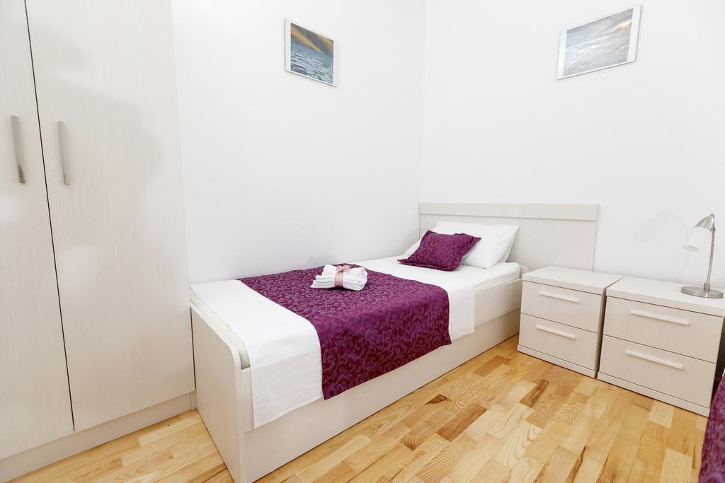 Apartments Sara & Nina Омиш Экстерьер фото