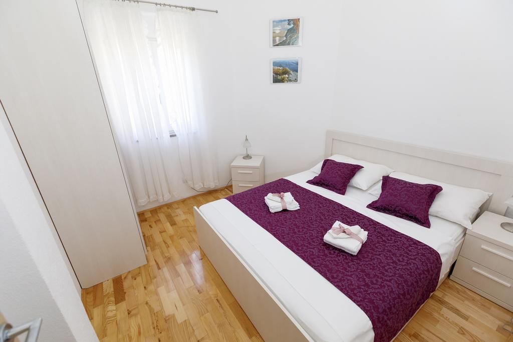 Apartments Sara & Nina Омиш Экстерьер фото